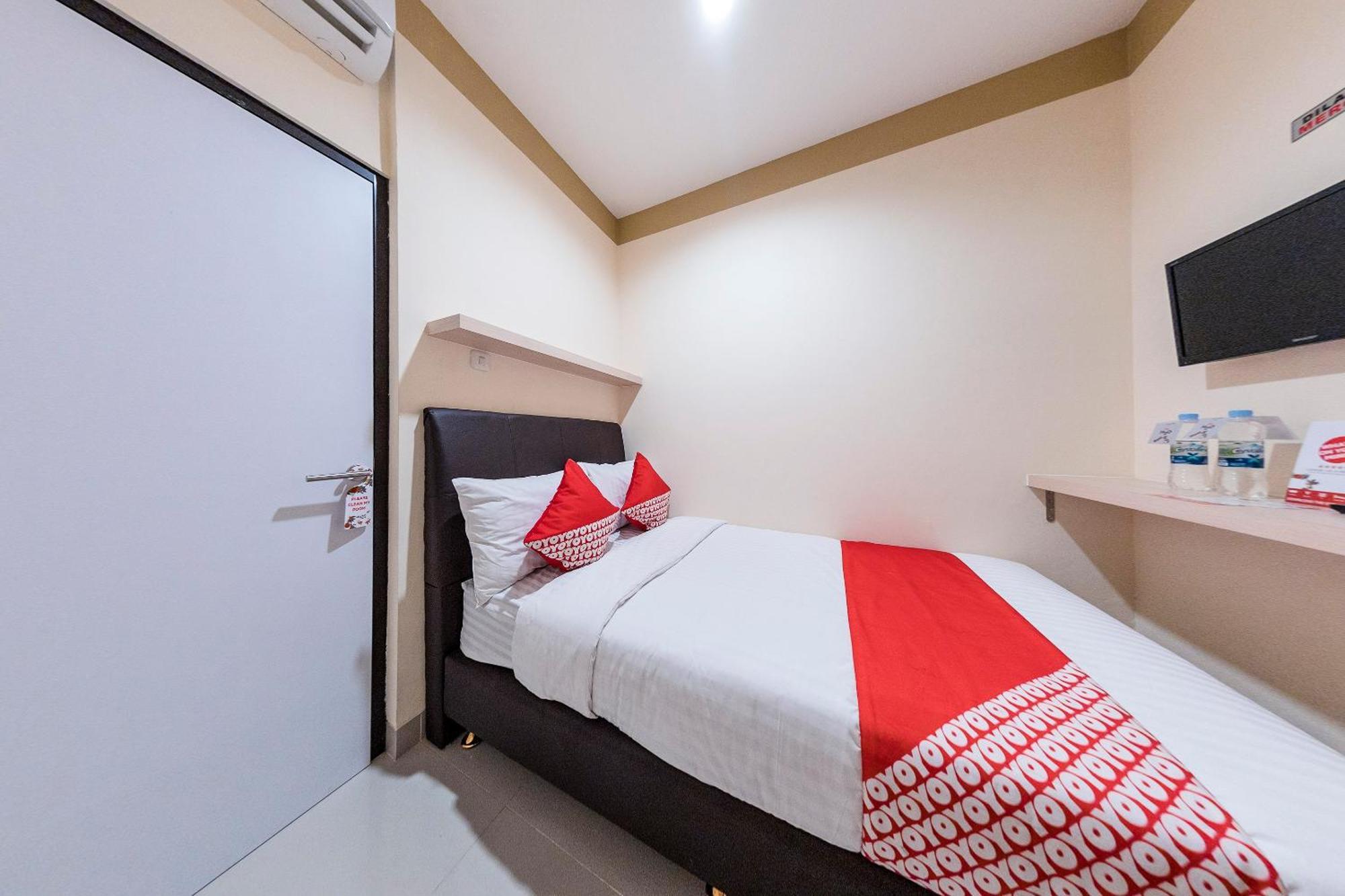Hotel Oyo 478 Balcon Biru Jakarta Exterior foto