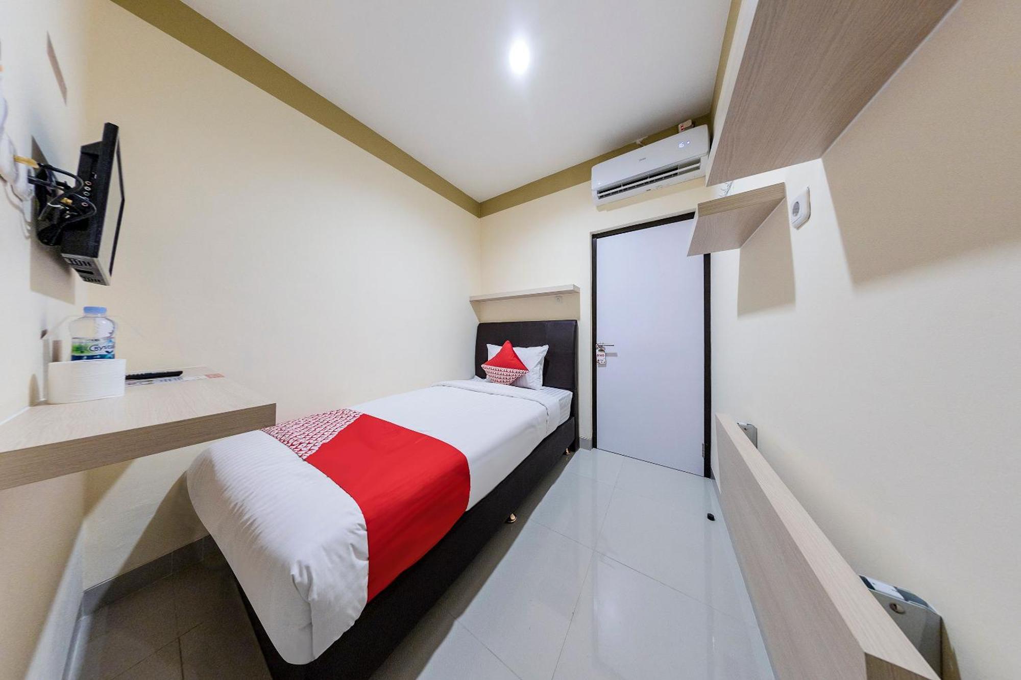 Hotel Oyo 478 Balcon Biru Jakarta Exterior foto